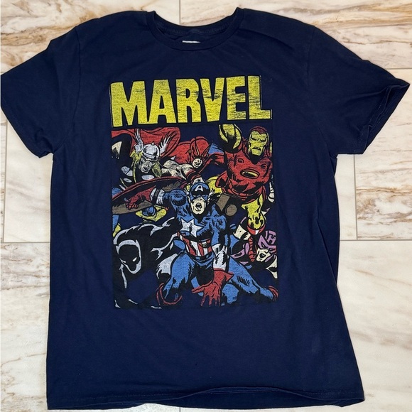Marvel Avengers Graphic Tee | Size L | Superhero Comic Book Shirt - Picture 1 of 6